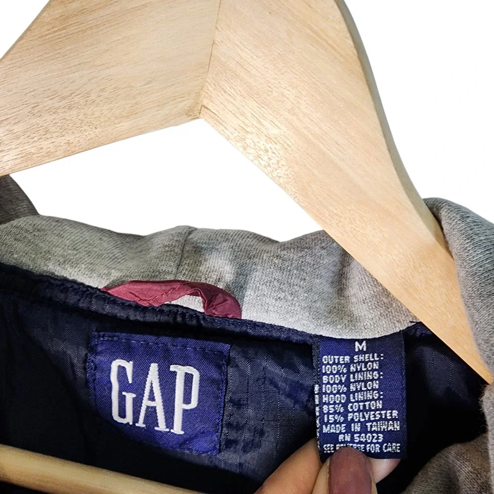 GAP Burgundy Nylon Hooded Anorak Pullover Jacket Size M Lightweight Windbreaker‎